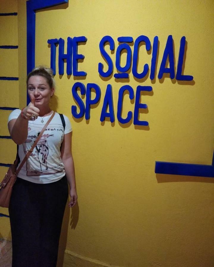 The Social Space Hostel Mumbai Exterior photo